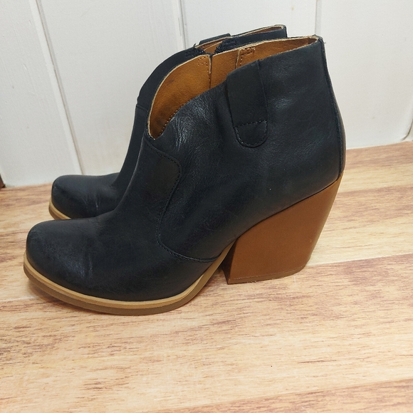 Korks Kork Ease Shamira Booties Womens 9.5 M Black Leather Heeled Ankle Boots - Picture 1 of 12